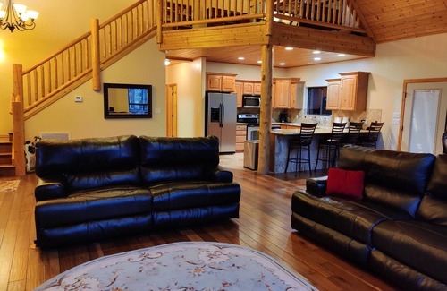 Heber House | Beautiful Forest Lakes home-best of getting away w/Starlink WiFi & EV charging