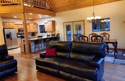 Heber House | Beautiful Forest Lakes home-best of getting away w/Starlink WiFi & EV charging