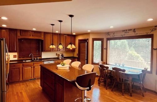 Roseville House | Beautiful Four-Level Split Home @ Calm Cul-de-sac!
