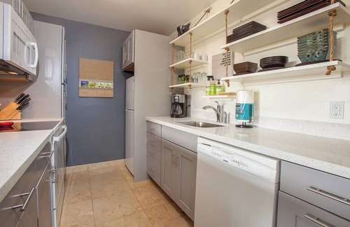 Kihei Condo | Beautiful Groundfloor Condo with Ocean Views, Steps to Beach Pool & More!