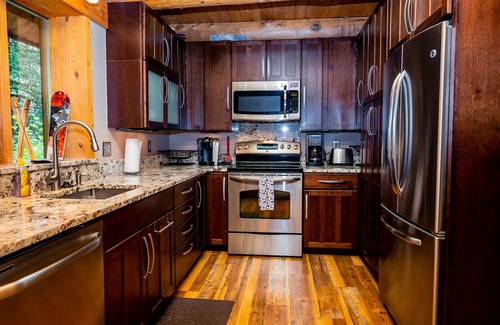 Alyeska Ski Chalet | Beautiful Hand-Crafted Log Chalet - Great Views