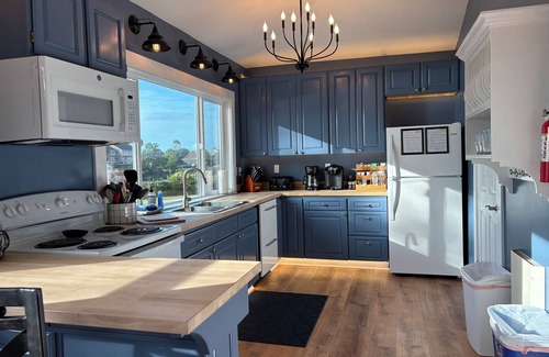 Seaside House | Beautiful Historic 5 Star Home On The River's Edge In Seaside. Walk to Downtown.
