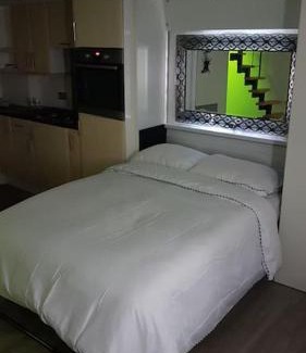 Rochester East Ward Apartment | Beautiful holiday studio in the heart of Rochester