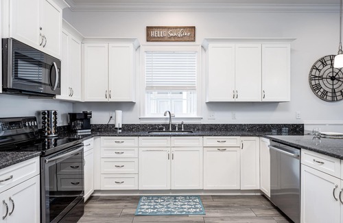 Crystal Beach House | Beautiful Home. Great Amenities and Location. Perfect for Large Groups.