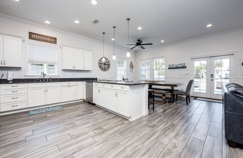 Crystal Beach House | Beautiful Home. Great Amenities and Location. Perfect for Large Groups.