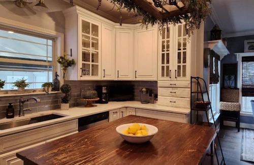 Pinnacle House | Beautiful home in the Foothills of NC