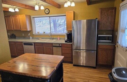 Strawberry House | Beautiful home with wrap around deck. 1800 SQ Feet - 3 bedrooms and nice views!