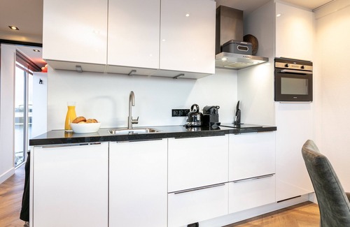 Kerkdriel House | Beautiful houseboat for 2 in charming harbour
