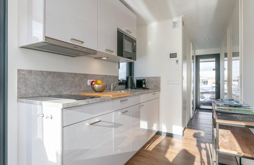 Kerkdriel House | Beautiful houseboat with roof terrace in beautiful harbour