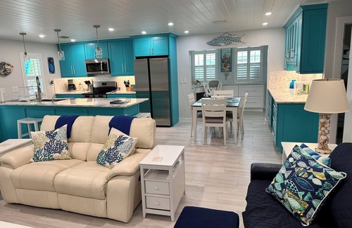 Sanibel House | Beautiful Island Home Walking Distance To The Beach