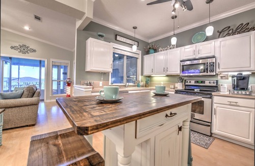 West Livingston House | Beautiful Lake Front home for memories to last a lifetime!