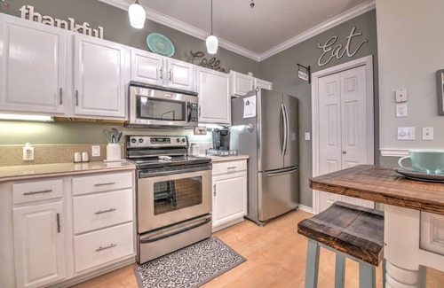 West Livingston House | Beautiful Lake Front home for memories to last a lifetime!