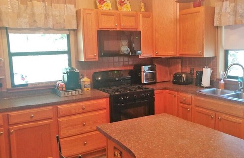 Edgar Cabin | Beautiful Lake House on Cowpen Lake w/Private Fishing Pond Boat Rental Available