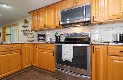 Wolcott House | Beautiful Lake House with Hot Tub!