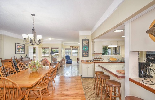 Quincy House | Beautiful Lake Talquin Home, with kayaks, great fishing, and at home amenities