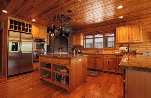 Pinetop-Lakeside Cabin | Beautiful Lakefront Luxury Cabin in The Shores at Rainbow Lake gated community