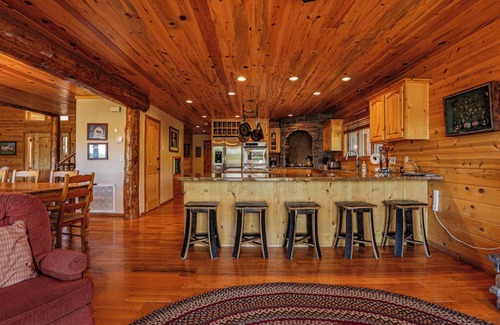 Pinetop-Lakeside Cabin | Beautiful Lakefront Luxury Cabin in The Shores at Rainbow Lake gated community