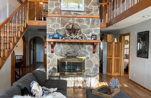 Blanchard House | Beautiful Lakefront Home - 4BR/3BA - Huge Lot! - 400ft of bulkhead - Boathouse