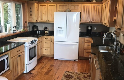 Penn House | Beautiful Lakefront home on the Flats, sleeps 7, Heated garage, SnoBear