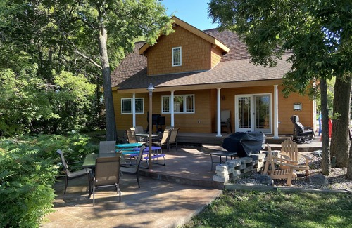 Penn House | Beautiful Lakefront home on the Flats, sleeps 7, Heated garage, SnoBear