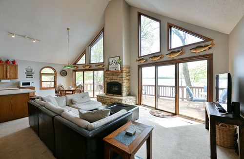 Brill Cabin | Beautiful Lakeside Cabin on Long Lake