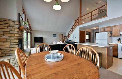Brill Cabin | Beautiful Lakeside Cabin on Long Lake