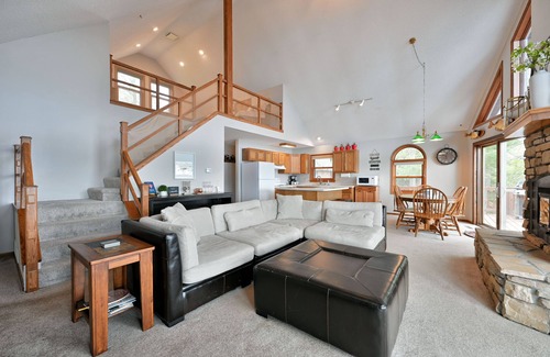 Brill Cabin | Beautiful Lakeside Cabin on Long Lake