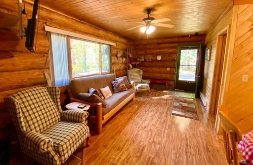 Backus Cabin | Beautiful log cabin on a private wooded lot