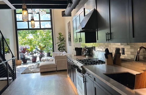 Park Santiago House | Beautiful Modern Loft in Santa Ana