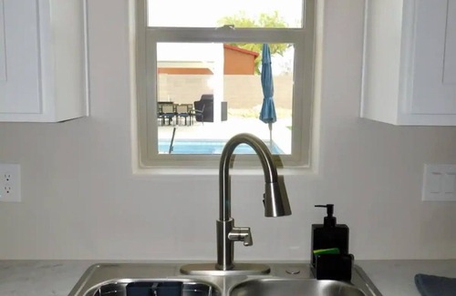 Bullhead City House | Beautiful NEW Modern Home - Minutes from the river, lake and casinos!