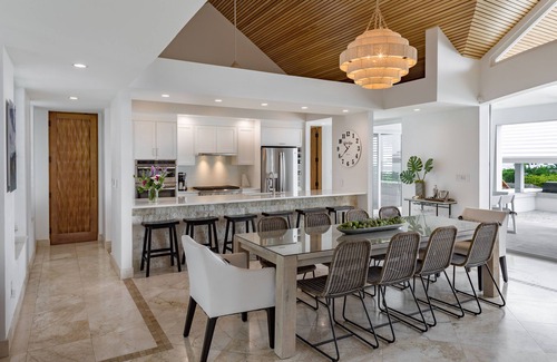 The Bight Villa | Beautiful OCEAN FRONT, POOL Villa walk or drive to GRACE BAY BEACH Turtle Ridge