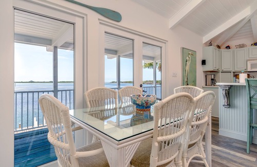 Breezeswept Beach Estates House | Beautiful Oceanfront Home on Ramrod Key - Three Lots, Dock & Poolside Tiki Bar