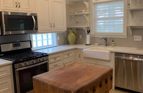 Killearn Estates Cottage | Beautiful private cottage conveniently located in Killearn Estates