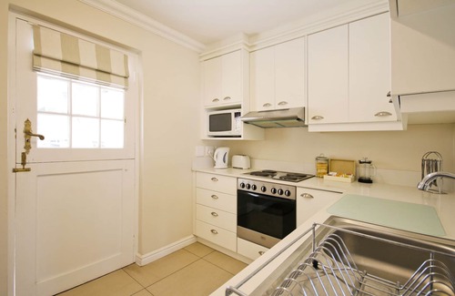 Somerset West Cottage | Beautiful private cottage with incredible mountain views and great location