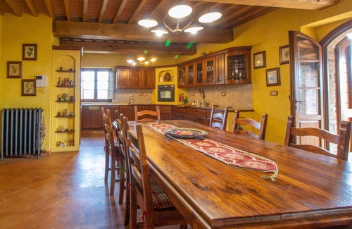 Umbertide Villa | Beautiful private villa for 10 guests with WIFI, TV, balcony and pets allowed