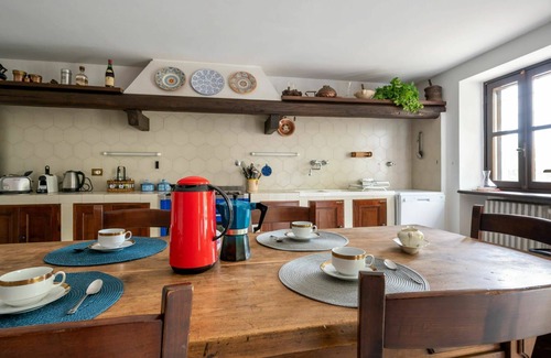 Ferrere House | Beautiful private villa for 12 guests with WIFI, private pool, TV, terrace and pets allowed