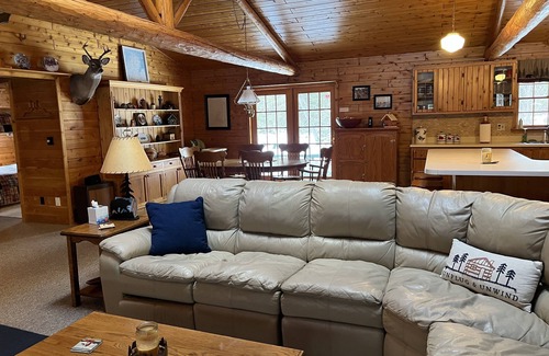 Cheboygan House | Beautiful & Secluded Log Cabin Close to Mackinaw City!