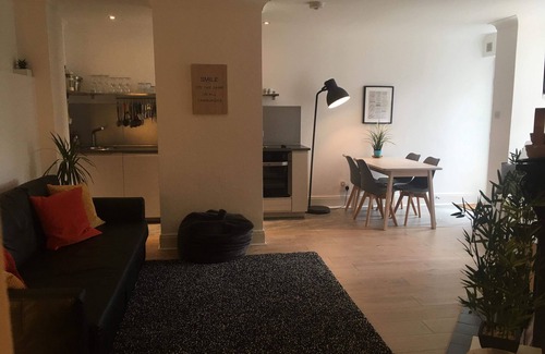 New Town Apartment | Beautiful self contained flat in New Town, Stockbridge. Great location!