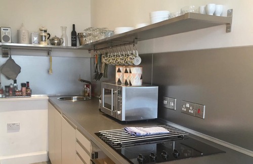 New Town Apartment | Beautiful self contained flat in New Town, Stockbridge. Great location!