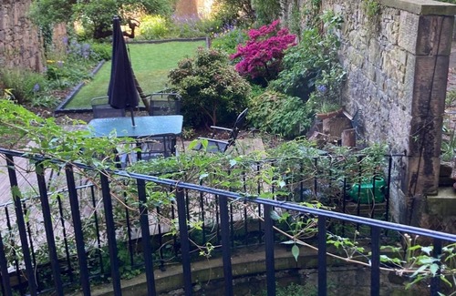 New Town Apartment | Beautiful self contained flat in New Town, Stockbridge. Great location!
