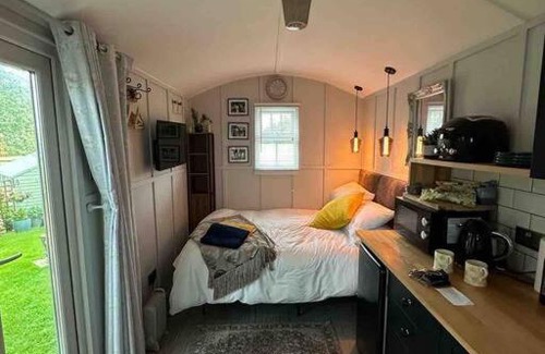 Newmarket Apartment | Beautiful shepherd’s hut