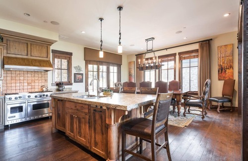 North Park City Cottage | Beautiful Ski Chalet, Silver Star #04, with private hot tub
