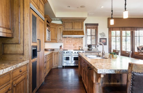 North Park City Cottage | Beautiful Ski Chalet, Silver Star #04, with private hot tub