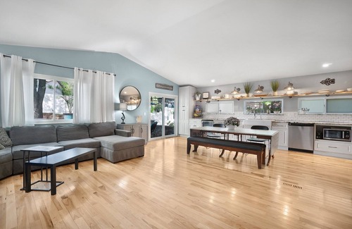 St. Peters House | Beautiful+Spacious+FencedYard🐕Grill+Patio+Walk2Park+27MileBikeTrail🚴‍♀️