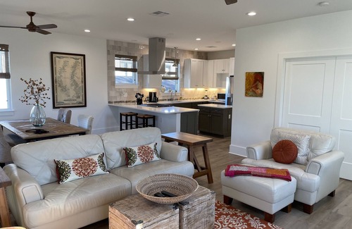 West Riverside House | BEAUTIFUL SUPER COMFORTABLE 3/3 TOWNHOME - BEST LOCATION!