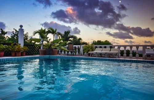Gate Park Villa | Beautiful supersize villa perfect for larger families and groups. Sleeps 22