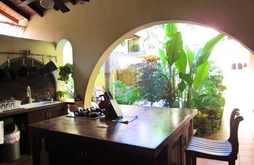 Granada House | Beautiful Tropical Paradise Near City Center