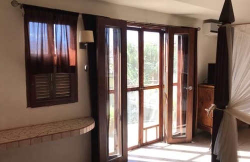 Granada House | Beautiful Tropical Paradise Near City Center