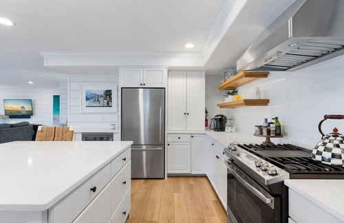 Avalon Condo | Beautiful two story bay view condo located in the heart of Avalon!