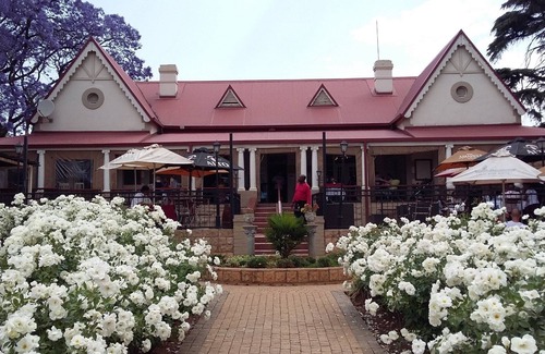Centurion House | Beautiful Urban Townhouse In A Wonderful, Safe Neighbourhood